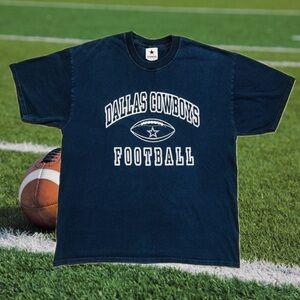 VINTAGE Dallas Cowboys graphic shirt
